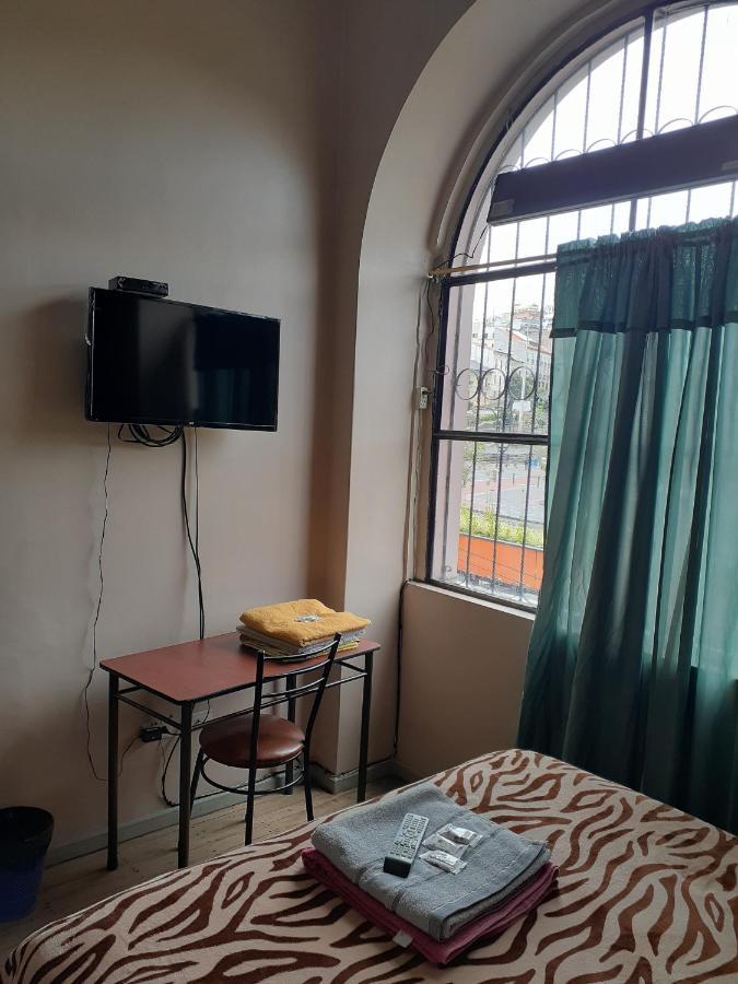 Hostal Mediodia Quito Exterior foto
